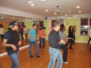 Group salsa lessons at Midwood Brooklyn dance studio.